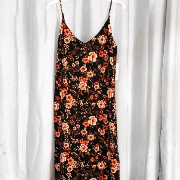 Adprable Dex Dress. - Picture 2 of 2